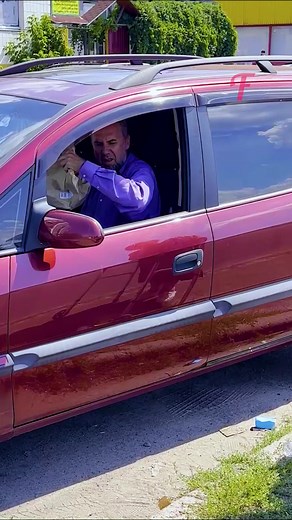 Biker gang's heartwarming deed: assisting an elderly woman out of the blue. #FabiosaKindness #Fabiosa #kindness #actofkindness #actofgoodness #gooddeed | Fabiosa Australia