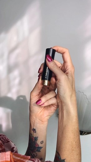 The French say ‘La vie est belle,’ which translates to ‘life is beautiful.’ Every day is a gift, and I always try to surround myself with the people and things I love. I believe my soul is attracted to people the same way flowers are attracted to the sun, and I choose to surround myself only with those who want to see me grow. This perfume, bearing the same name, reminds me every time I use it that life is beautiful. Lovely, especially when paired with a beautiful coral-colored lipstick, thanks 