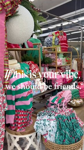 Throughout the holiday season and all year long, if this is your vibe, you've found your place. Tag your friends, sis and let's go shopping! 🎄✨💚🦌💙 | The French Flea of Lyons, Georgia