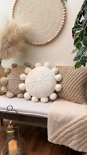 Pompom pillow tutorial. 5.5 mm hook #crochettutorial #crochet #pillow #örgümodelleri #CapCut