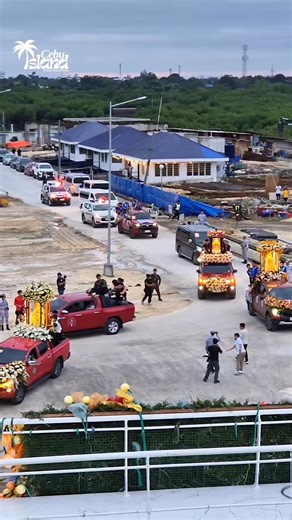 Snr. Sto. Niño is now entering the Official Galleon Lite Shipping Corporation - Lite Ferries 10 🙏⛵ Witnessing this sacred moment at the Naval Station, Lapu-Lapu City, as the Holy Image is welcomed aboard for the Fluvial Parade of faith, devotion, and tradition. MaGNA cmgn solutions #SnrStoNino #FluvialParade #NavalStation #LapuLapuCity #OfficialGalleon #LiteFerry10 #Sinulog2026 #VivaPitSeñor | Cebu Island Guide