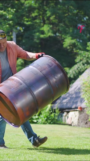 Craftsman turns a metal barrel into a stylish sofa #FabiosaCraft #Fabiosa #diy furniture #barrel crafts | Fabiosa Life Stories