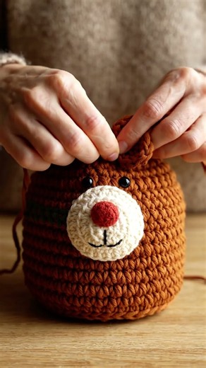 Crochet Reindeer Basket Tutorial & Pattern | Rudolph Basket with Antlers, Red Nose and Holly