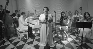 136K views · 3K reactions | If we're going to cover a song as beloved as Leonard Cohen's "Hallelujah," you know we're going to have someone absolutely phenomenal to sing it... enter Effie Passero! PMJ returns to Australia & New Zealand next month - get tix at www.pmjtour.com | Postmodern Jukebox | Facebook