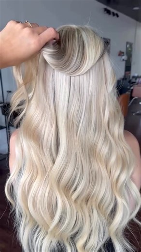 Premier Balayage Education on Instagram: "Our MOB Master Weft Extensions are fully customizable, offering unmatched flexibility for stylists. Unlike traditional hand-tied wefts, these Master Wefts can be cut without any risk of breakage, unraveling, or shedding. Designed to be ultra-slim, multiple wefts can blend seamlessly within each row to create bespoke, natural-looking results for every client. Available in a range of beautifully seamless, pre-balayaged tones. By MOB Brand Educator @iammj__