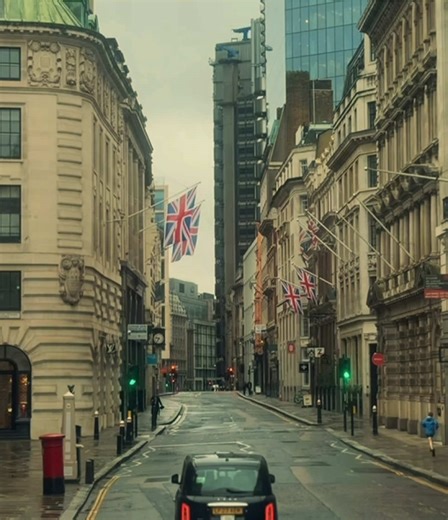 Discover London: A Cinematic Journey