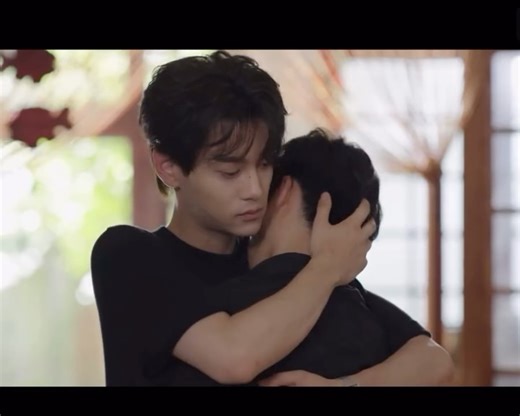 boysloveseries 💫 on Instagram: "WHO CRIED WITH WEIWEI? 😭🙌🏻 I honestly cried watching this scene 🥹 Dabao was so vulnerable at this moment and I was grateful that even after everything that happened Chi Cheng is still by his side 🤍 He will never let Weiwei be sad ✨ I remember seeing a clip wherein the people that Chi Cheng has hurt was proudly showing the scars they got from him but then it also shows how Chi Cheng is sooo protective of Weiwei. THE DIFFERENCE 🙌🏻✨ I LOVE THEM SM 💖 . . foll