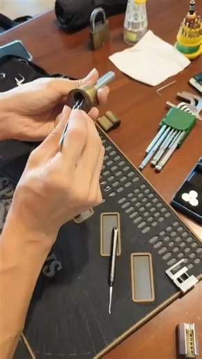 Our #locksport expert showing how it’s done! Gutting a lock means taking the lock cylinder apart to access the plug and pins inside. This allows you to see the internals, re-pin the lock or even clean the lock. | LockSport SG