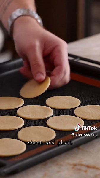 Savory spelt sable recipe! 🌾 This one is great for all your savory dishes & bites, here I use it as a foundation for my salsify Christmas amuse. Find a full tutorial on my YouTube channel “Jules Cooking” 🙌🏼 #julescooking #recipe Savory spelt sable recipe 250 grams of spelt flour 30 grams of almond powder 30 grams of icing sugar 150 grams of butter 3 grams of salt 40 grams of beaten egg Make a well from 250 grams of spelt flour. Fill it with 30 grams of almond powder, 30 grams of icing sugar, 