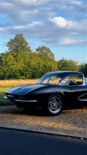 Sound on 🔉 listen to the switchable big bore rear and side exhaust on the 1961 Corvette C1 Restomod 350 V8 Manual 🔥 Click here to see the full advert on the 61 👉 https://www.retroclassiccar.com/cars/1961-chevrolet-corvette-c1-restomod-350-v8-manual-for-sale/ 📍 Retro Classic Car 📞 07930 007151 📧 sam@retroclassiccar.com | Retro Classic Car