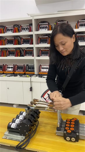 One Person Operation with Crane Remote, Save Time & Labor #EfficientWork #ConstructionHacks #CraneLife #HeavyEquipmentTools #RemoteCrane