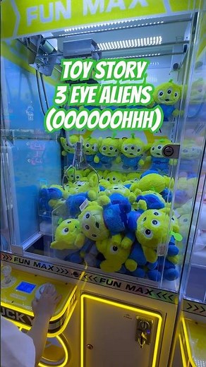 Winning a Disney Toy Story 3 Eyed Alien | Funmax Malaysia #arcade #clawmachine