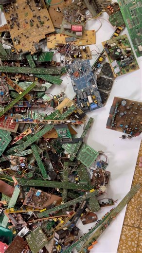 Find Goldplated Component #electronicscrap #shorts