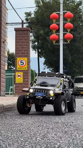 SCX10 III Jeep JT Gladiator: 4WD Rock Crawler