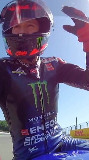 Helmet drama in FP3 😅 @fabioq20's visor came loose during the last minutes of the session and Fabio had to return to the box after trying to fix it with no luck 🤦‍♂️ #GermanGP 🇩🇪 #MotoGP #Motor #Racing #Motorsport #SportsOnTikTok