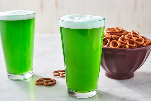 How To Make Green Beer (& Cheers To St. Patrick's Day The Right Way)