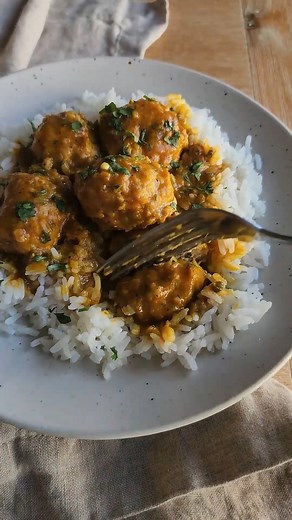These Coconut Curried Chicken Meatballs are abolutely delicious! The meatballs are tender, packed with flavor, simmered in a creamy curry sauce, and perfect over rice. 10 out of 10! 😋 #CoconutCurry #Meatballs | Jehan Can Cook