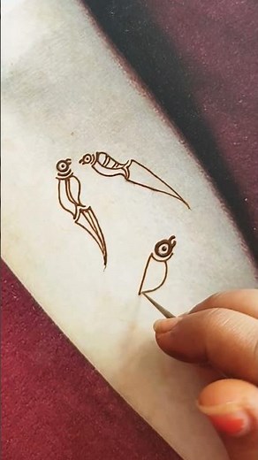 Learn to make different types of parrots using henna. Follow my page for more beautiful design.🦜🦜