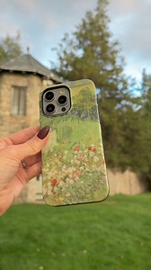 Step into our new gallery opening🌻🖌️ We're thrilled to unveil our latest collection, in collaboration with the Van Gogh Museum. Explore our new exhibit and find your favorite piece! | Casely