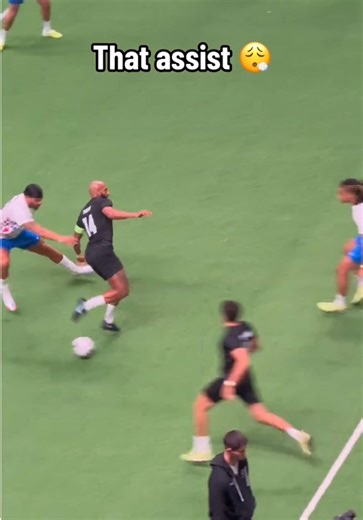 30 seconds into the game 🤯