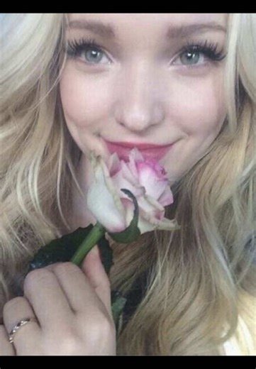 Dove Cameron: Unraveling the Aesthetic of 2014