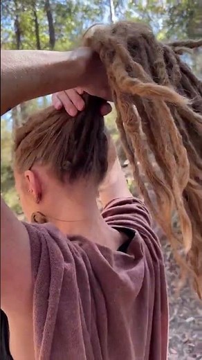 My 2 favourite everyday hairstyles. Dreadlock Hairstyles using a Stretchy Dread Tie #dreadlockstyle