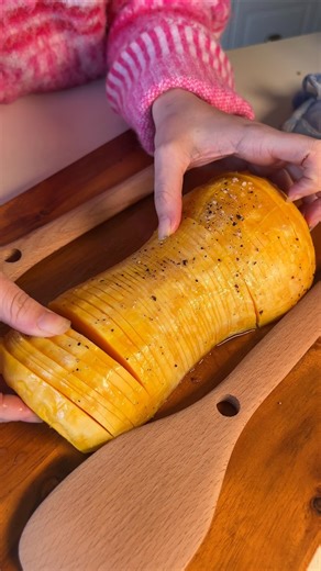 Carleigh Bodrug on Instagram: "hasselback butternut squash - recipe now at PlantYou dot com…. Just in time for thanksgiving! #recipe #squash #healthyrecipe #thanksgivingrecipe #holidayrecipe #sidedish"