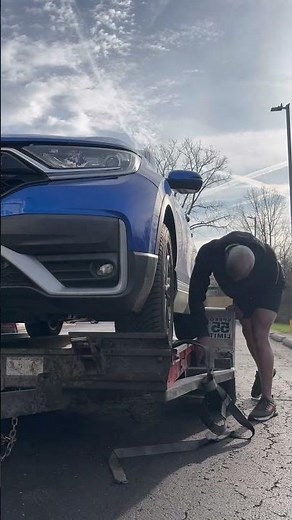 Loading a Car on a U-Haul auto transport #moving #Car #uhaul