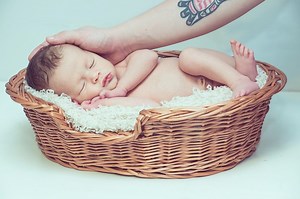 Circoncision du Bébé : Explications, Avantages, Âge & Méthodes