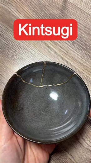 Broken doesn’t mean the end. Sometimes, it’s the start of something more meaningful. This is Kintsugi 金継ぎ - a Japanese way of repairing broken pottery with gold. Instead of hiding the cracks, you honor them🫶 Each line tells a story of care, time, and patience. I tried Kintsugi myself using a beginner-friendly kit, and the process was slow…it took me three days! - but deeply rewarding.🙌☺️ (If you use the traditional method, it will take a month!;;) Watching a broken bowl transform into somethin