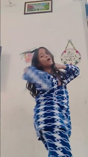 dancing on a cringe songg🤣