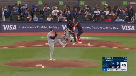 OKAMOTO-SAN!!!!Over the batter's eye 😳