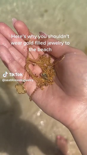 All about that non-tarnish gold beach jewelry 🌴 #nontarnishjewelry #beachvibes #jewelry