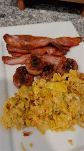 A Little Breakfast Before Church | Sunday Morning Vlog