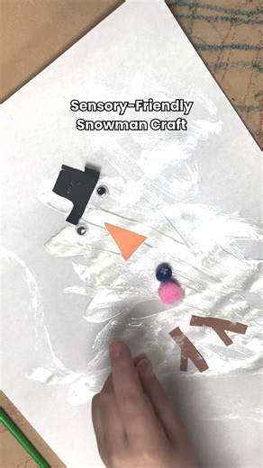 The weather outside may be frightful, but this sensory-friendly snowman craft is delightful! (And so is the fact that it helps your kiddo work on fine motor skills.) ⛄ #Crafts #KidsCrafts #SensoryFriendly #InclusiveFun #SensoryPlayIdeas | Bierman Autism Centers