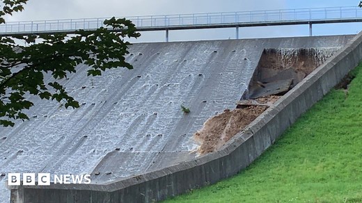 Whaley Bridge dam collapse: Evacuation over Toddbrook Reservoir fears