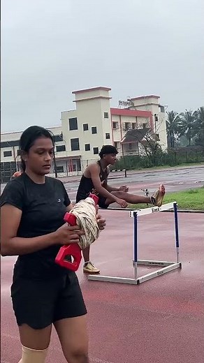 Flexibility First: Hurdlers’ Secret Stretch Routine 🏃‍♂️🔥#trackandfield #400mhurdles
