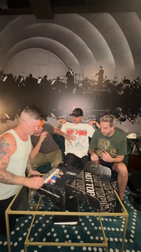 currently listening to All Time Low 🔴🔵🟢🟡 Shop merch & grab your exclusive copy of Everyone's Talking! cur.lt/jfefprg2l | Hot Topic