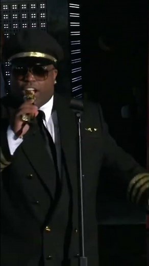 Gnarls Barkley perform "Crazy" (49th Annual Grammy's, 2007)