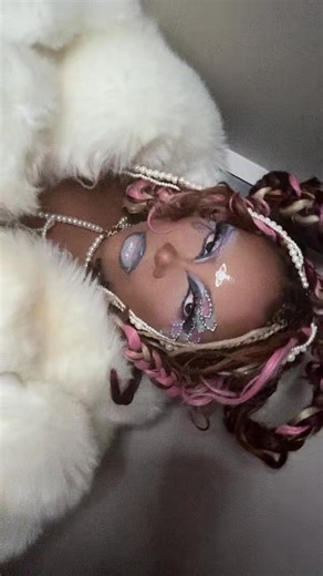 Vivian Westwood Inspired Look: Cool Toned Makeup Style