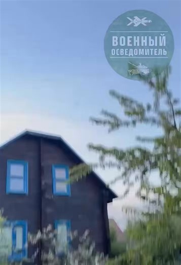 A Ukrainian “FP-1” long-range strike UAV is hit by a Russian anti-aircraft missile that sets off the UAV’s warhead.The shaped-charge explosively formed penetrator (EFP) that forms part of these multi-effect Ukrainian warheads can be clearly seen shooting ahead.