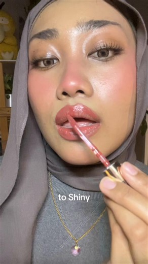 Timephoria Elixir Velvet Shine Code 017 Lip Swatch