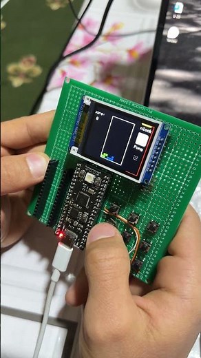 I Built a Retro Game Console using Raspberry Pi Pico! 🎮