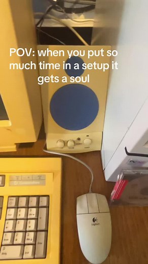 Nostalgic 90s and 2000s Computer Setup Experience