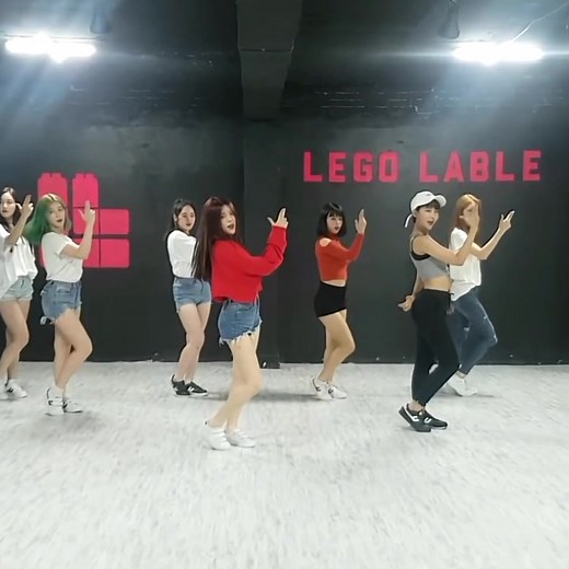 Momoland Dance Practice Video: BAAM