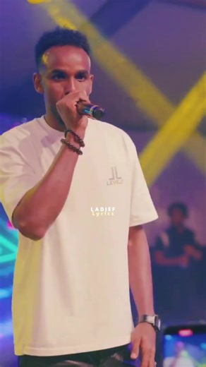 Dad baa jira qudhi waya - Suldaan Seeraar Lyrics