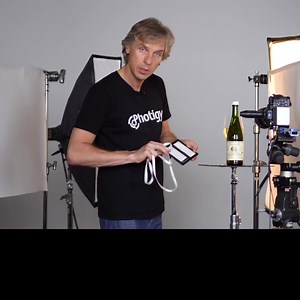 The FREE "Starting In Product Photography" includes: 👉 Alex iconic product photography tips & tricks 👉 Crucial Lighting techniques 👉 Product retouching tips .. and more! | Photigy