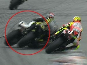 Accident terifiant in Moto GP! Marco Simoncelli a murit (Video)