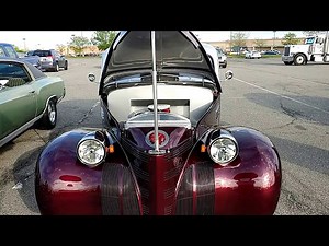 1939 PONTIAC ''SILVER STREAK'' DELUXE EIGHT