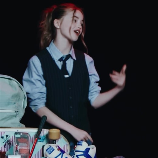 Nell Fisher's Stunning Looks in Stranger Things